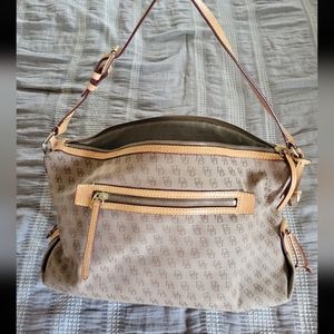 Adorable Dooney and Bourke shoulder purse.